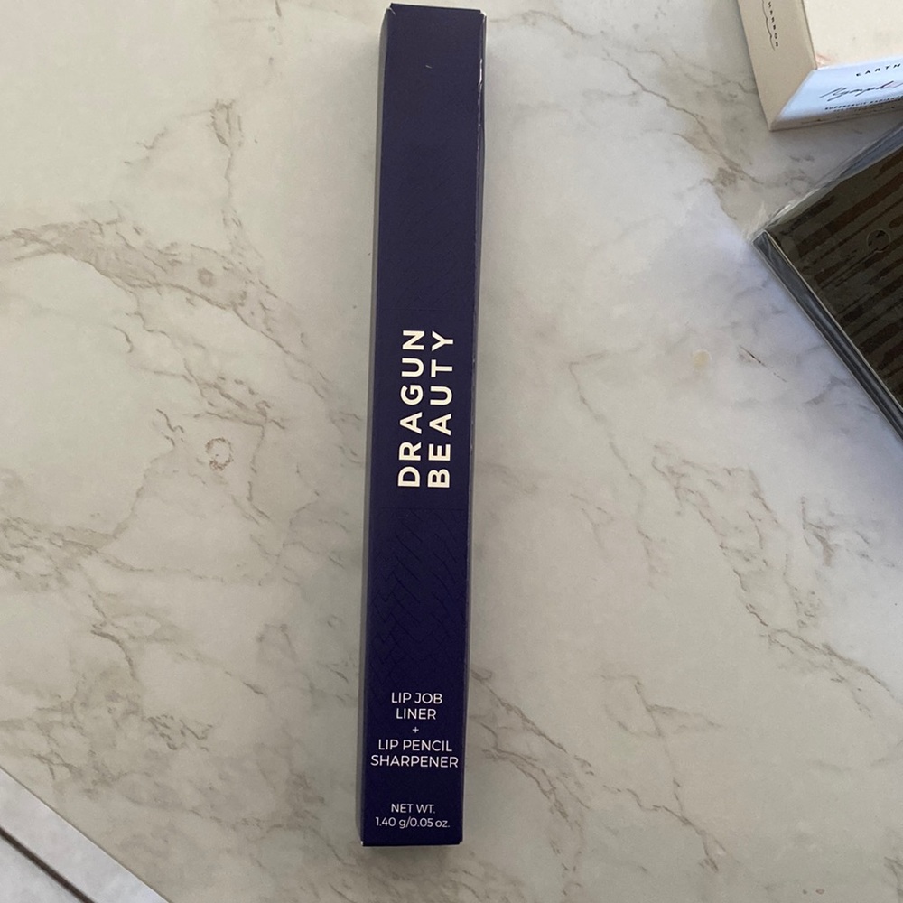 Dragun beauty lip job liner + lip pencil sharpener